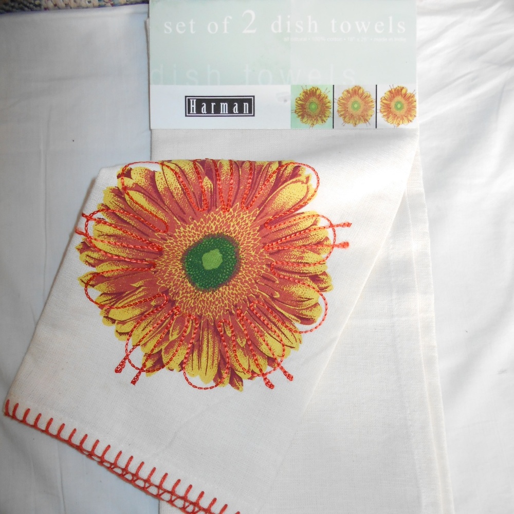 Vintage rare 2 piece embroidered sunflower towels